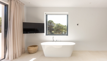 Resa estate modern villa for sale ibiza first line north tub detail.jpg